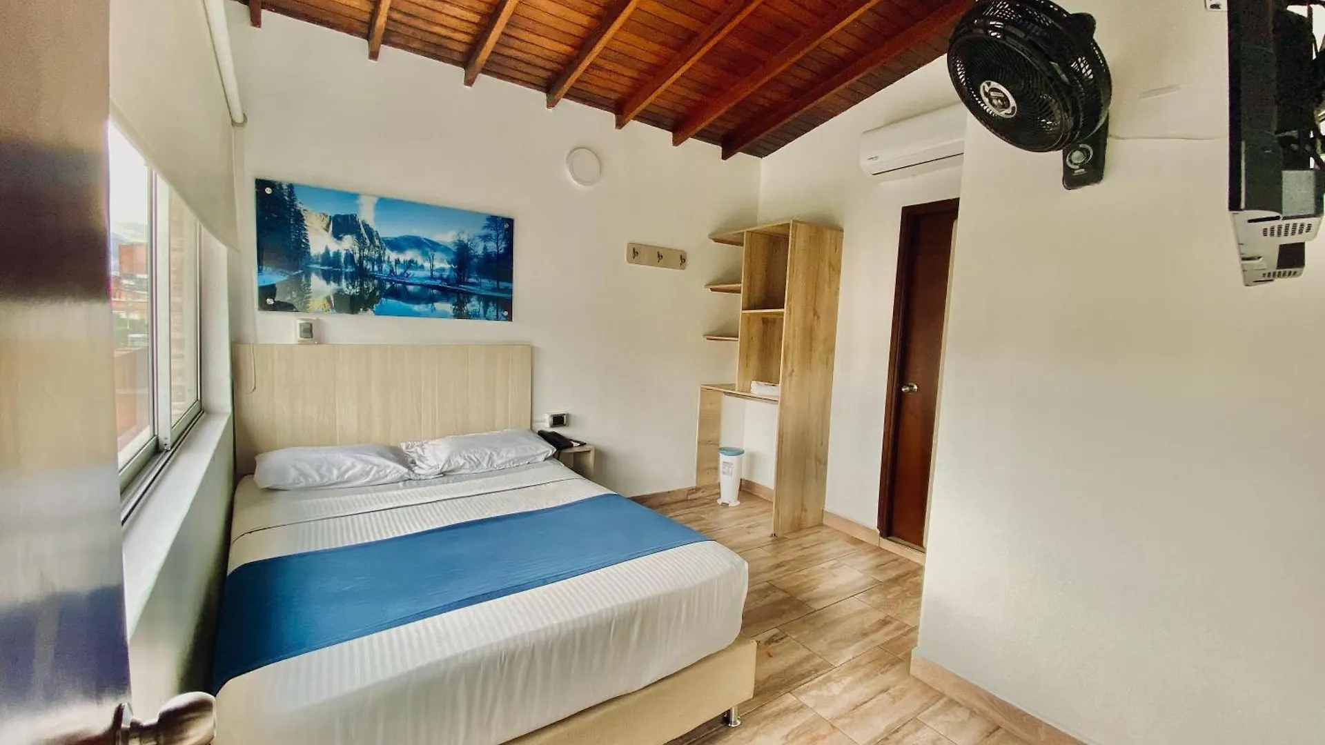 Hotel Boutique Street 50 contacts